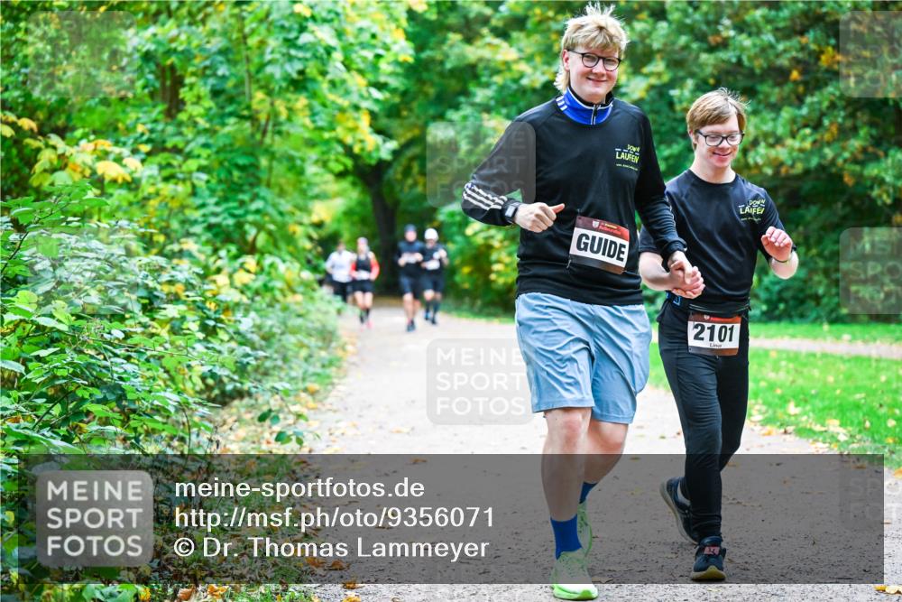 12.10.2025 - Bramfelder Halbmarathon 2025 Dr. Thomas Lammeyer http://msf.ph/oto/9356071 12.10.2025 10:55:45 Laufen 2101 meine-sportfotos.de