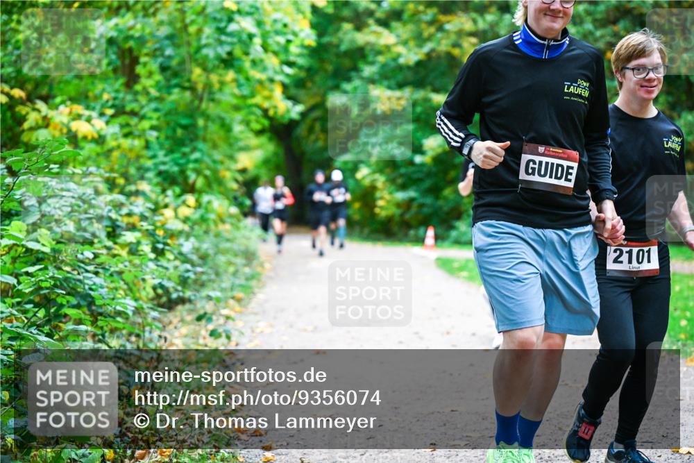 12.10.2025 - Bramfelder Halbmarathon 2025 Dr. Thomas Lammeyer http://msf.ph/oto/9356074 12.10.2025 10:55:46 Laufen 2101 meine-sportfotos.de