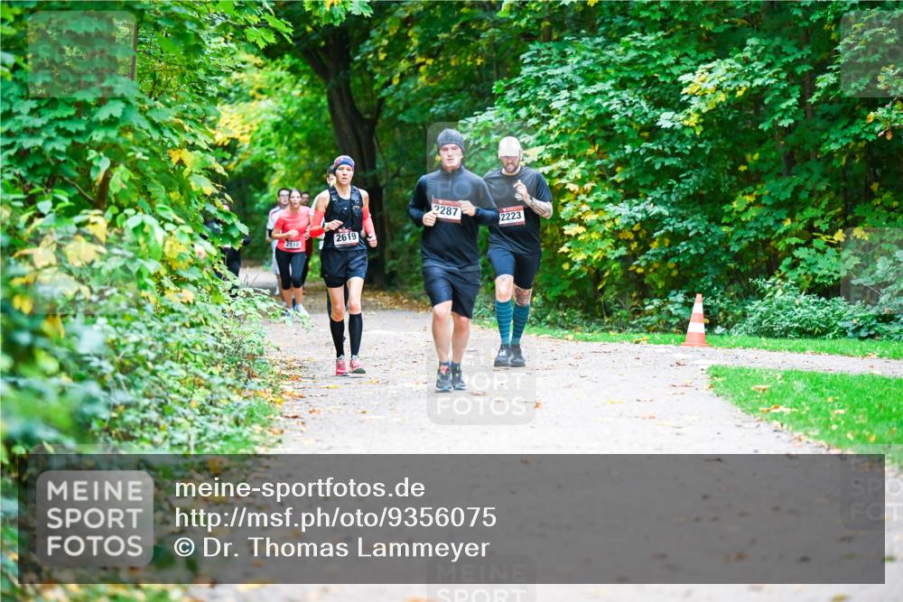 12.10.2025 - Bramfelder Halbmarathon 2025 Dr. Thomas Lammeyer http://msf.ph/oto/9356075 12.10.2025 10:55:47 Laufen 2510, 2619, 2287, 2223 meine-sportfotos.de