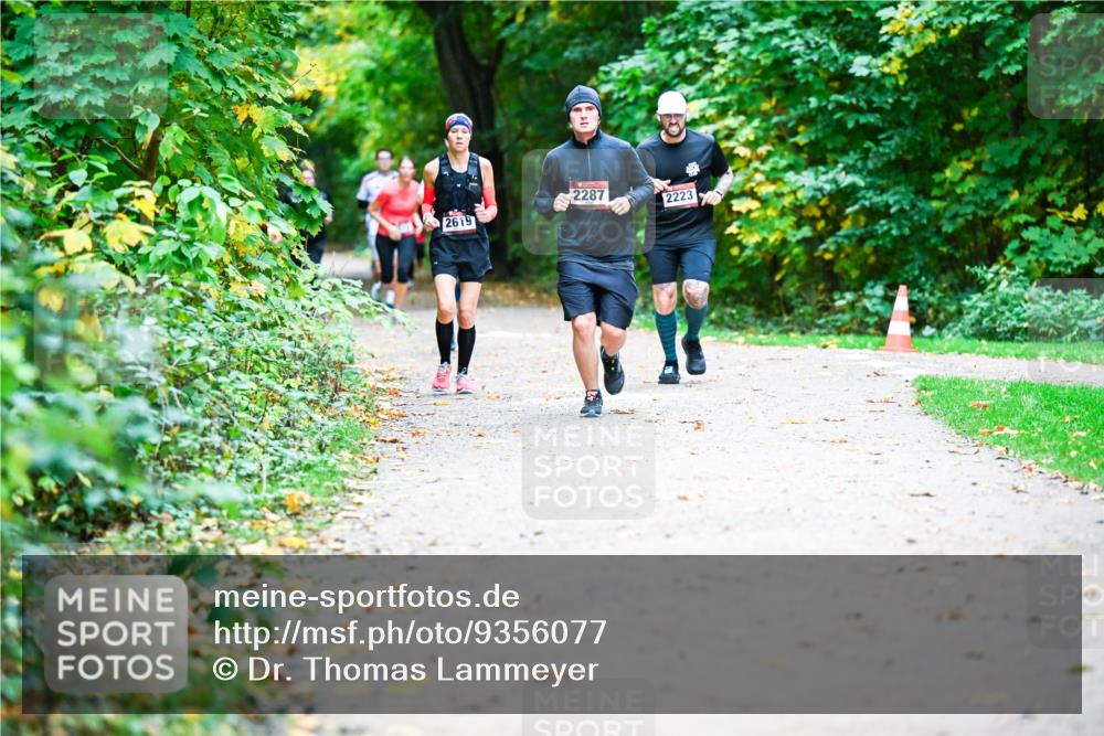 12.10.2025 - Bramfelder Halbmarathon 2025 Dr. Thomas Lammeyer http://msf.ph/oto/9356077 12.10.2025 10:55:48 Laufen 2619, 2287, 2223 meine-sportfotos.de
