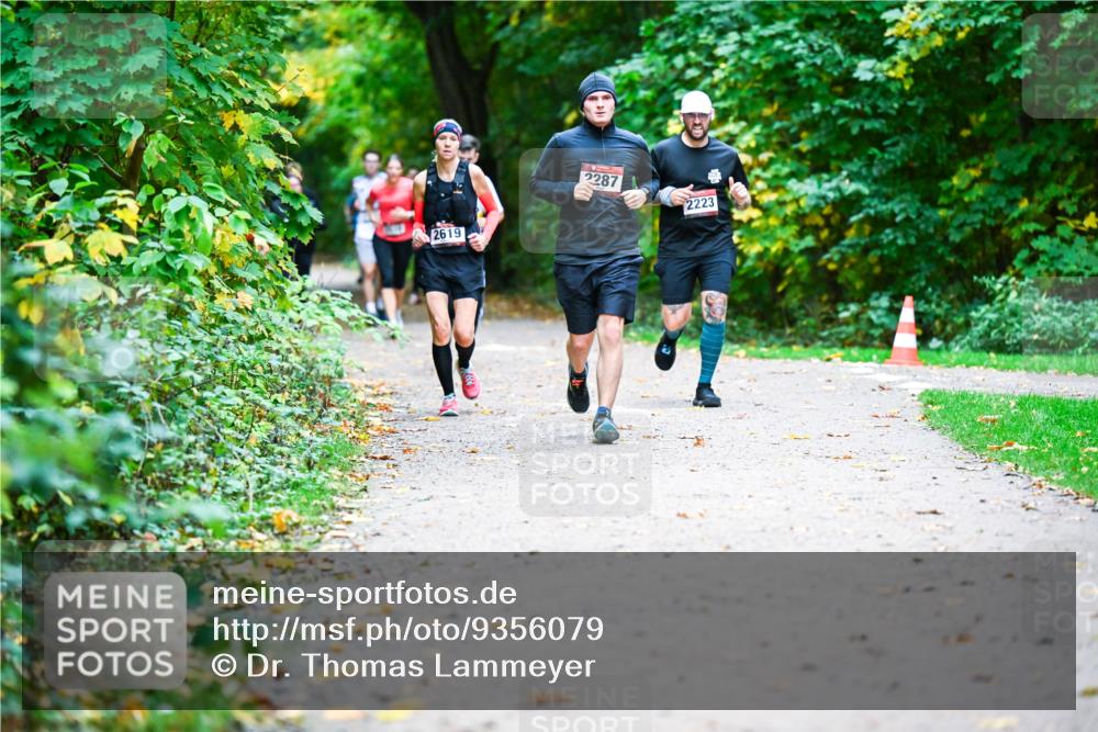 12.10.2025 - Bramfelder Halbmarathon 2025 Dr. Thomas Lammeyer http://msf.ph/oto/9356079 12.10.2025 10:55:48 Laufen 2619, 2287, 2223 meine-sportfotos.de