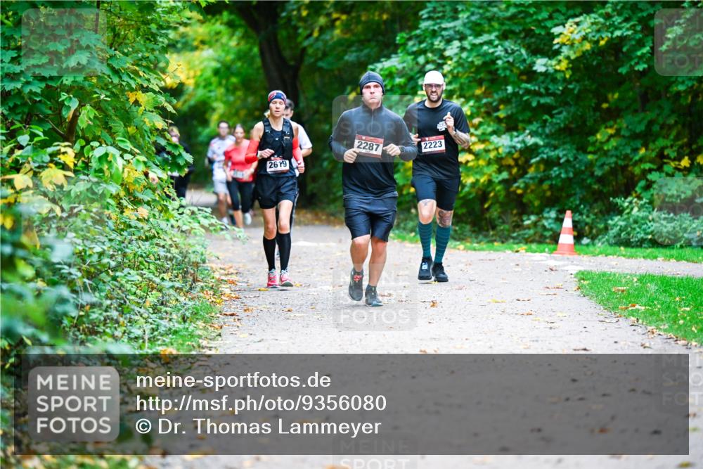 12.10.2025 - Bramfelder Halbmarathon 2025 Dr. Thomas Lammeyer http://msf.ph/oto/9356080 12.10.2025 10:55:48 Laufen 2619, 2287, 2223 meine-sportfotos.de
