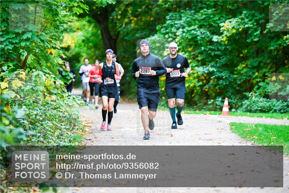 12.10.2025 - Bramfelder Halbmarathon 2025 Dr. Thomas Lammeyer http://msf.ph/oto/9356082 12.10.2025 10:55:48 Laufen 2619, 2287, 2223 meine-sportfotos.de