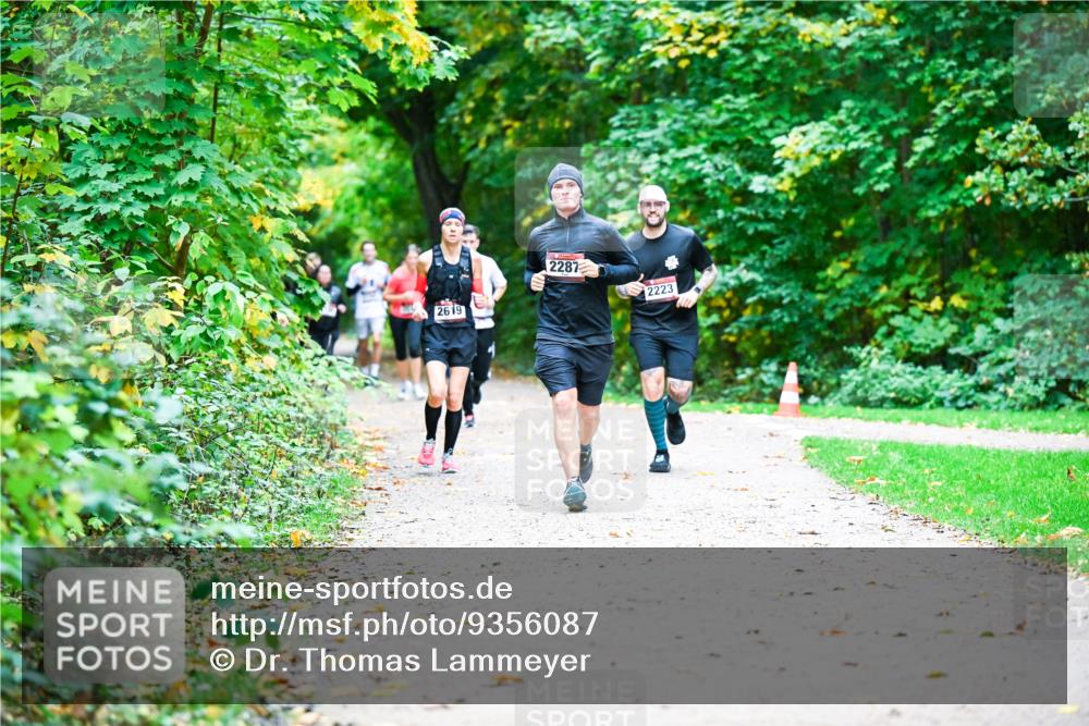 12.10.2025 - Bramfelder Halbmarathon 2025 Dr. Thomas Lammeyer http://msf.ph/oto/9356087 12.10.2025 10:55:49 Laufen 2619, 2287, 2223 meine-sportfotos.de