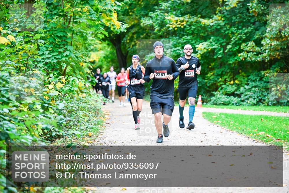12.10.2025 - Bramfelder Halbmarathon 2025 Dr. Thomas Lammeyer http://msf.ph/oto/9356097 12.10.2025 10:55:51 Laufen 2619, 2287, 2223 meine-sportfotos.de