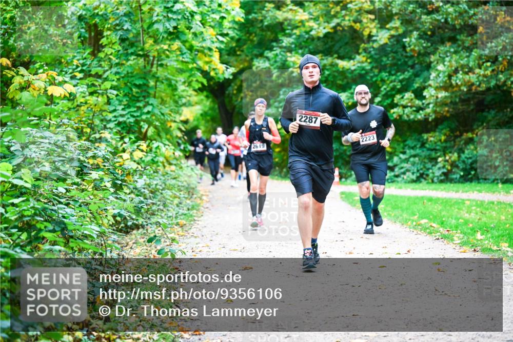 12.10.2025 - Bramfelder Halbmarathon 2025 Dr. Thomas Lammeyer http://msf.ph/oto/9356106 12.10.2025 10:55:52 Laufen 2619, 2287, 2223 meine-sportfotos.de