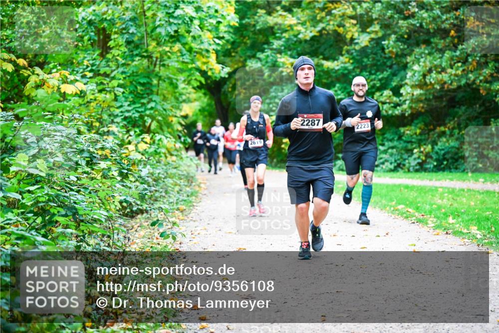 12.10.2025 - Bramfelder Halbmarathon 2025 Dr. Thomas Lammeyer http://msf.ph/oto/9356108 12.10.2025 10:55:52 Laufen 2619, 2287, 2223 meine-sportfotos.de