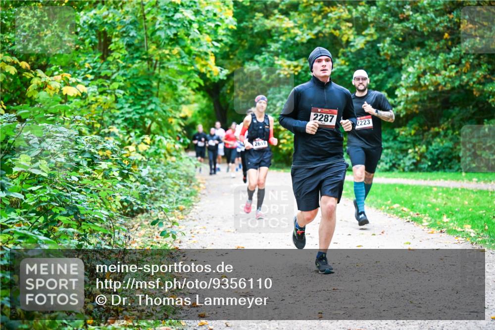 12.10.2025 - Bramfelder Halbmarathon 2025 Dr. Thomas Lammeyer http://msf.ph/oto/9356110 12.10.2025 10:55:52 Laufen 2619, 2287, 2223 meine-sportfotos.de