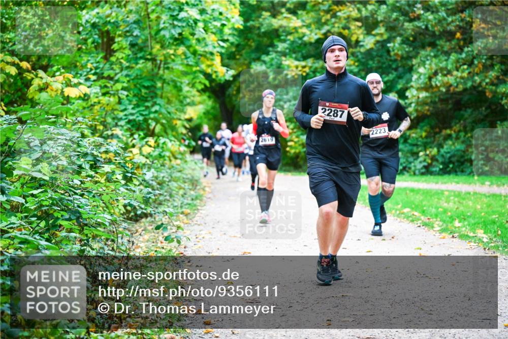 12.10.2025 - Bramfelder Halbmarathon 2025 Dr. Thomas Lammeyer http://msf.ph/oto/9356111 12.10.2025 10:55:52 Laufen 2619, 2287, 2223 meine-sportfotos.de