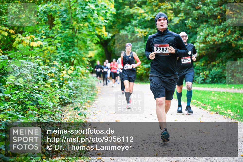 12.10.2025 - Bramfelder Halbmarathon 2025 Dr. Thomas Lammeyer http://msf.ph/oto/9356112 12.10.2025 10:55:53 Laufen 2619, 2287, 2223 meine-sportfotos.de