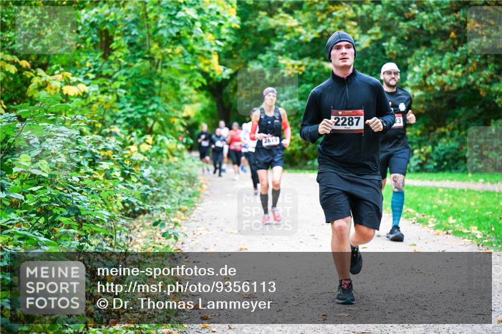 12.10.2025 - Bramfelder Halbmarathon 2025 Dr. Thomas Lammeyer http://msf.ph/oto/9356113 12.10.2025 10:55:53 Laufen 2619, 2287, 23 meine-sportfotos.de