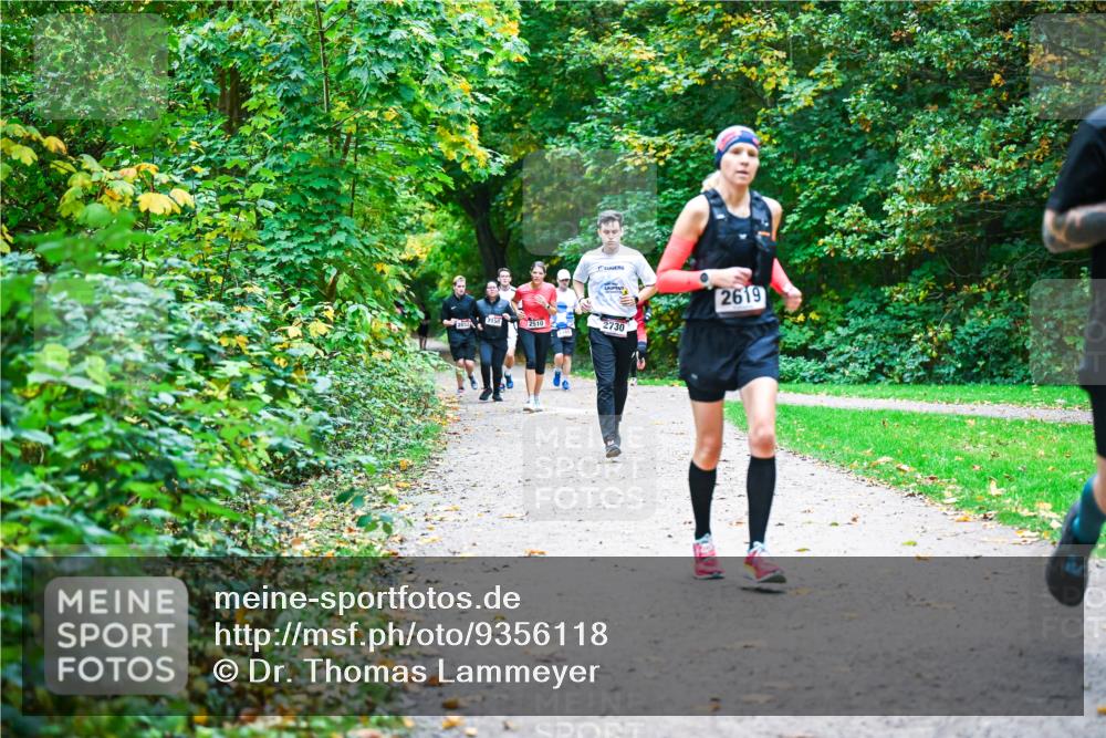 12.10.2025 - Bramfelder Halbmarathon 2025 Dr. Thomas Lammeyer http://msf.ph/oto/9356118 12.10.2025 10:55:54 Laufen 2510, 2730, 2619 meine-sportfotos.de