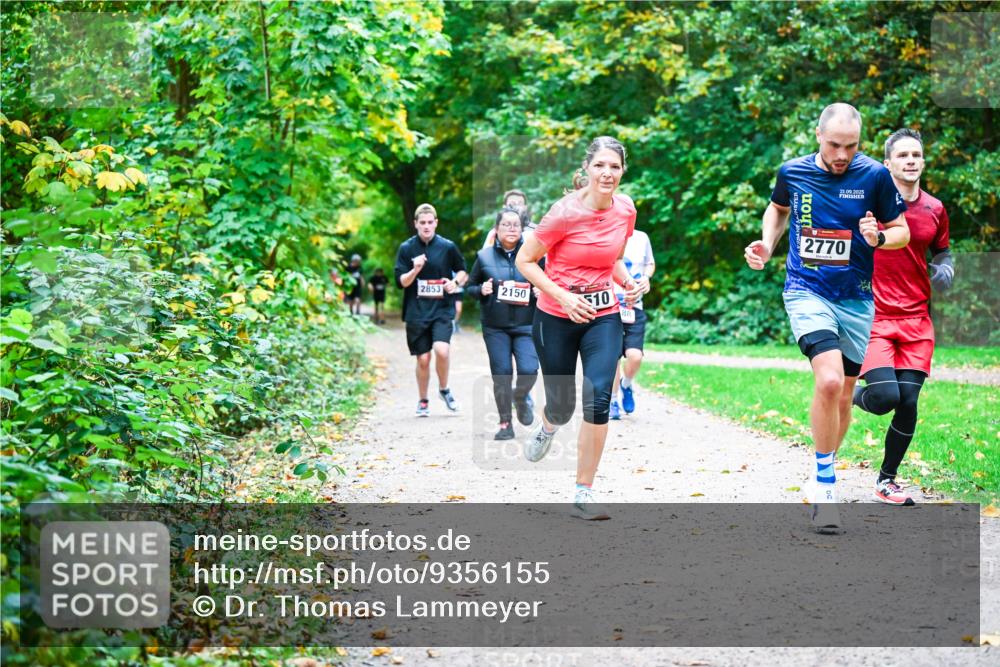 12.10.2025 - Bramfelder Halbmarathon 2025 Dr. Thomas Lammeyer http://msf.ph/oto/9356155 12.10.2025 10:56:00 Laufen 28531, 2150, 4140, 10, 88, 2770, 21, 09, 2025 meine-sportfotos.de