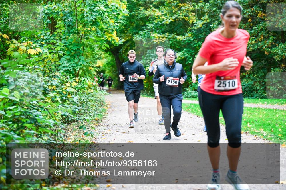 12.10.2025 - Bramfelder Halbmarathon 2025 Dr. Thomas Lammeyer http://msf.ph/oto/9356163 12.10.2025 10:56:01 Laufen 2853, 2150, 2510 meine-sportfotos.de