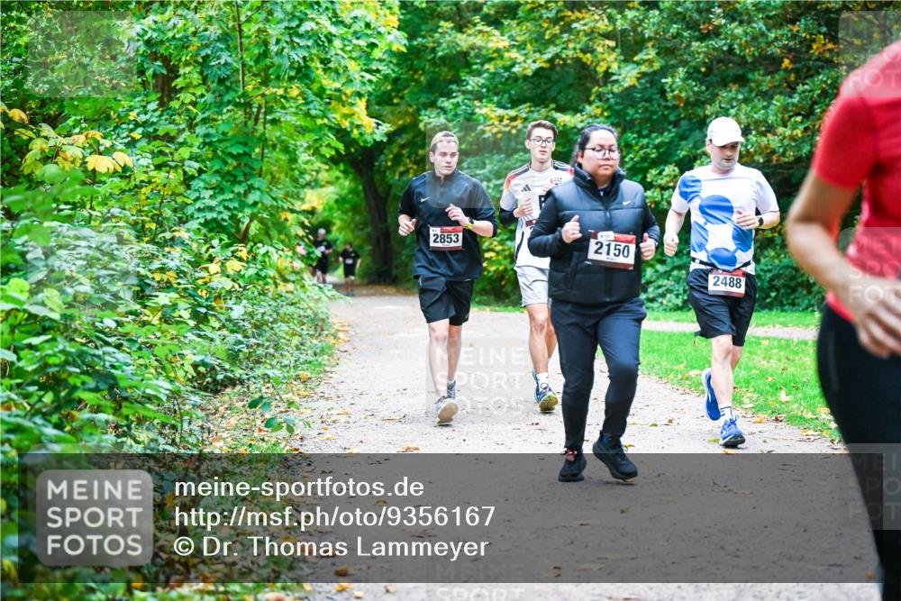 12.10.2025 - Bramfelder Halbmarathon 2025 Dr. Thomas Lammeyer http://msf.ph/oto/9356167 12.10.2025 10:56:02 Laufen 2853, 2150, 2488 meine-sportfotos.de