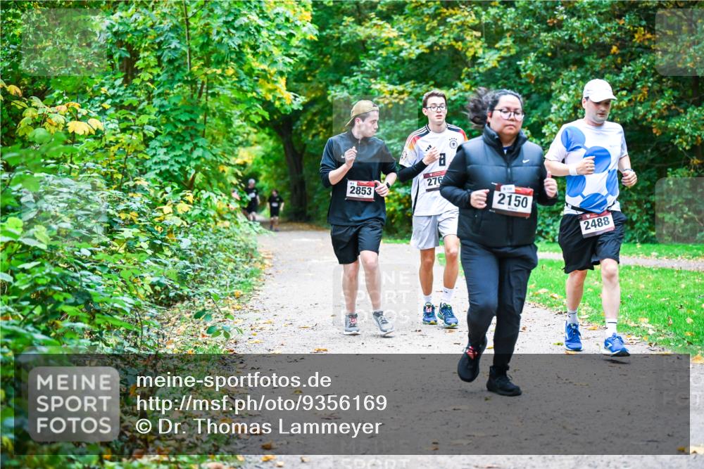 12.10.2025 - Bramfelder Halbmarathon 2025 Dr. Thomas Lammeyer http://msf.ph/oto/9356169 12.10.2025 10:56:02 Laufen 276, 2853, 2150, 2488 meine-sportfotos.de