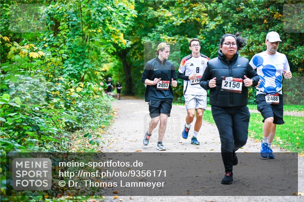 12.10.2025 - Bramfelder Halbmarathon 2025 Dr. Thomas Lammeyer http://msf.ph/oto/9356171 12.10.2025 10:56:03 Laufen 2768, 2853, 2150, 2488 meine-sportfotos.de