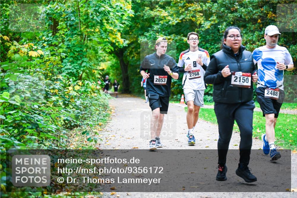 12.10.2025 - Bramfelder Halbmarathon 2025 Dr. Thomas Lammeyer http://msf.ph/oto/9356172 12.10.2025 10:56:03 Laufen 2768, 2150, 2853, 2488 meine-sportfotos.de