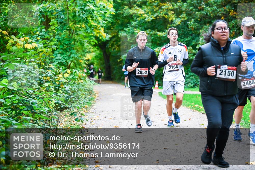 12.10.2025 - Bramfelder Halbmarathon 2025 Dr. Thomas Lammeyer http://msf.ph/oto/9356174 12.10.2025 10:56:03 Laufen 8, 0, 2768, 82, 2853, 2150, 2488 meine-sportfotos.de