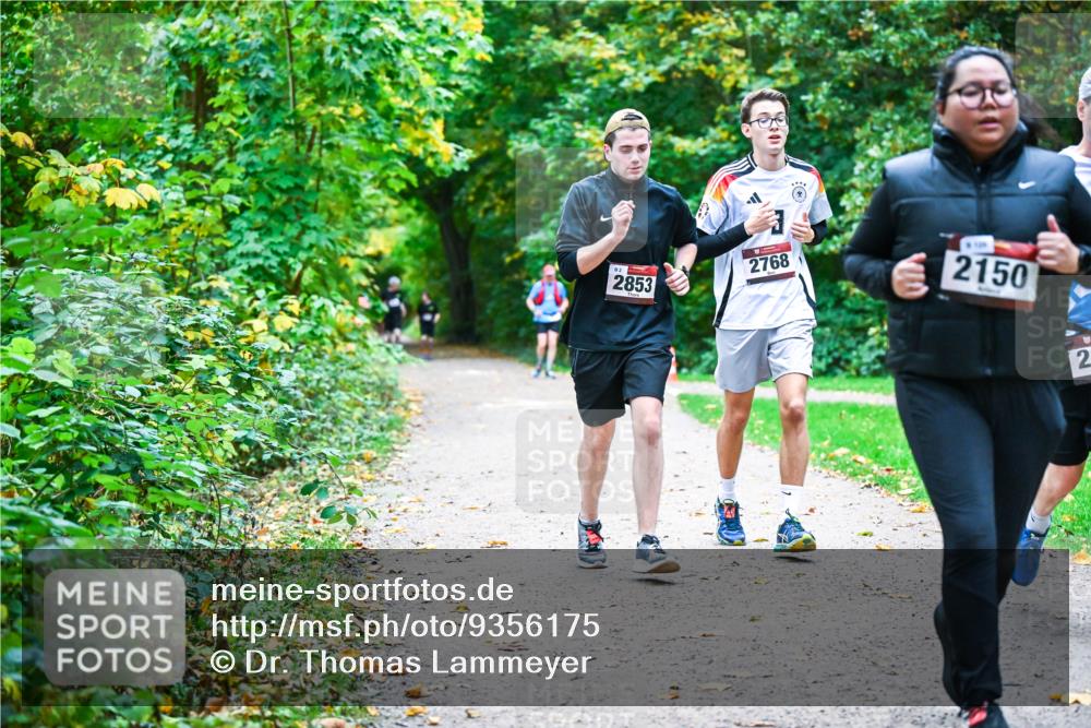 12.10.2025 - Bramfelder Halbmarathon 2025 Dr. Thomas Lammeyer http://msf.ph/oto/9356175 12.10.2025 10:56:03 Laufen 2853, 2768, 2150, 2 meine-sportfotos.de