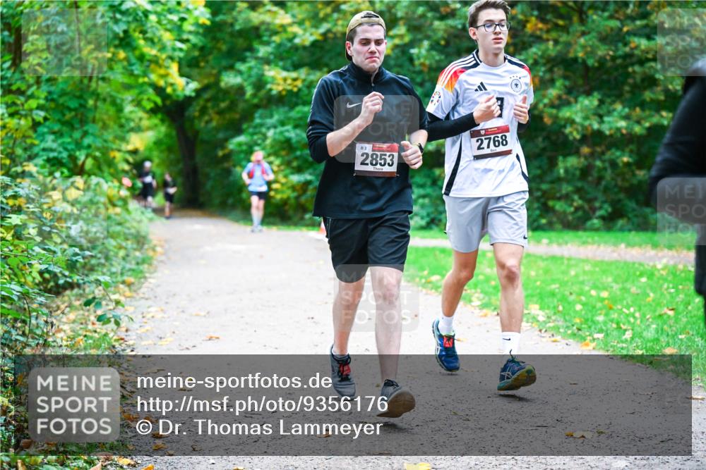 12.10.2025 - Bramfelder Halbmarathon 2025 Dr. Thomas Lammeyer http://msf.ph/oto/9356176 12.10.2025 10:56:04 Laufen 2, 2768, 2853 meine-sportfotos.de