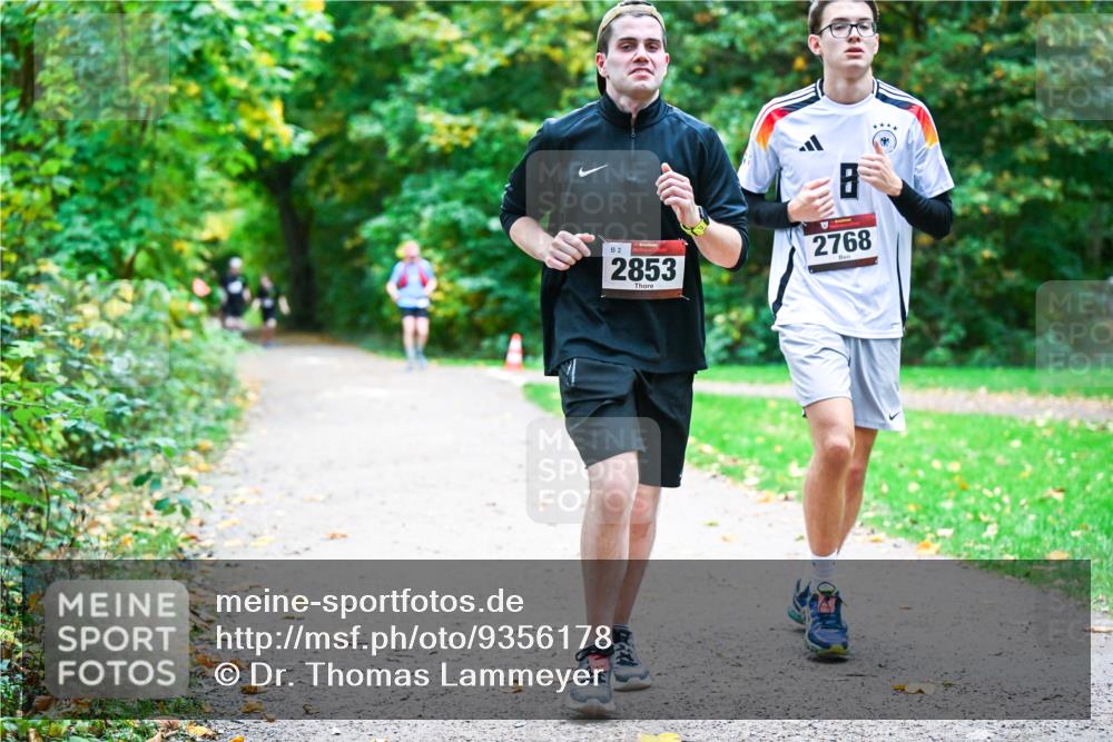 12.10.2025 - Bramfelder Halbmarathon 2025 Dr. Thomas Lammeyer http://msf.ph/oto/9356178 12.10.2025 10:56:04 Laufen 2, 2853, 2768 meine-sportfotos.de