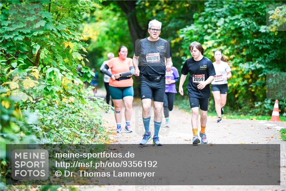 12.10.2025 - Bramfelder Halbmarathon 2025 Dr. Thomas Lammeyer http://msf.ph/oto/9356192 12.10.2025 10:56:17 Laufen 154, 2059, 2351 meine-sportfotos.de