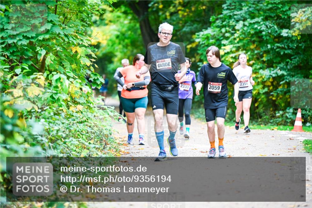 12.10.2025 - Bramfelder Halbmarathon 2025 Dr. Thomas Lammeyer http://msf.ph/oto/9356194 12.10.2025 10:56:17 Laufen 2333, 615, 2059, 2351 meine-sportfotos.de