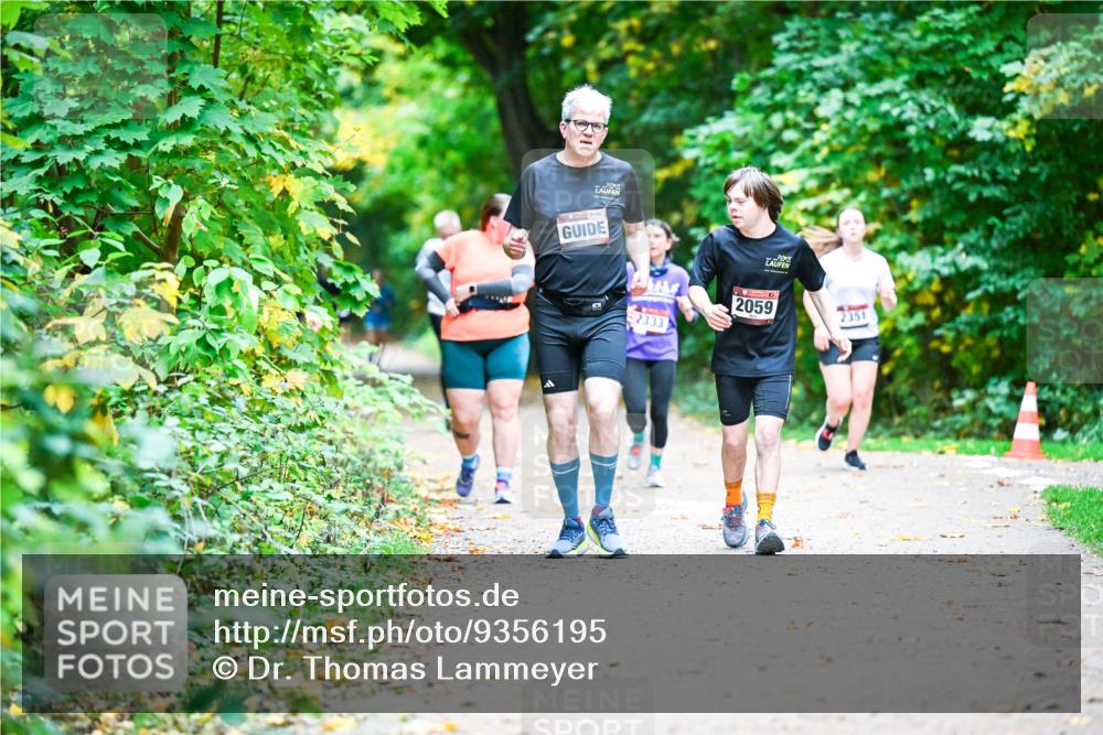 12.10.2025 - Bramfelder Halbmarathon 2025 Dr. Thomas Lammeyer http://msf.ph/oto/9356195 12.10.2025 10:56:17 Laufen 154, 2333, 2059, 2351 meine-sportfotos.de