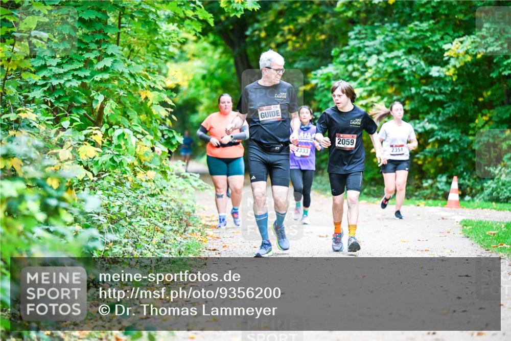 12.10.2025 - Bramfelder Halbmarathon 2025 Dr. Thomas Lammeyer http://msf.ph/oto/9356200 12.10.2025 10:56:18 Laufen 154, 2333, 2059, 2351 meine-sportfotos.de