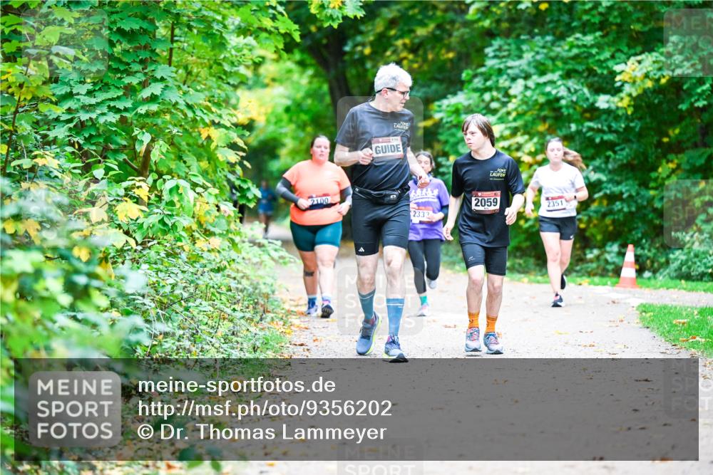 12.10.2025 - Bramfelder Halbmarathon 2025 Dr. Thomas Lammeyer http://msf.ph/oto/9356202 12.10.2025 10:56:18 Laufen 2100, 2333, 2059, 2351 meine-sportfotos.de