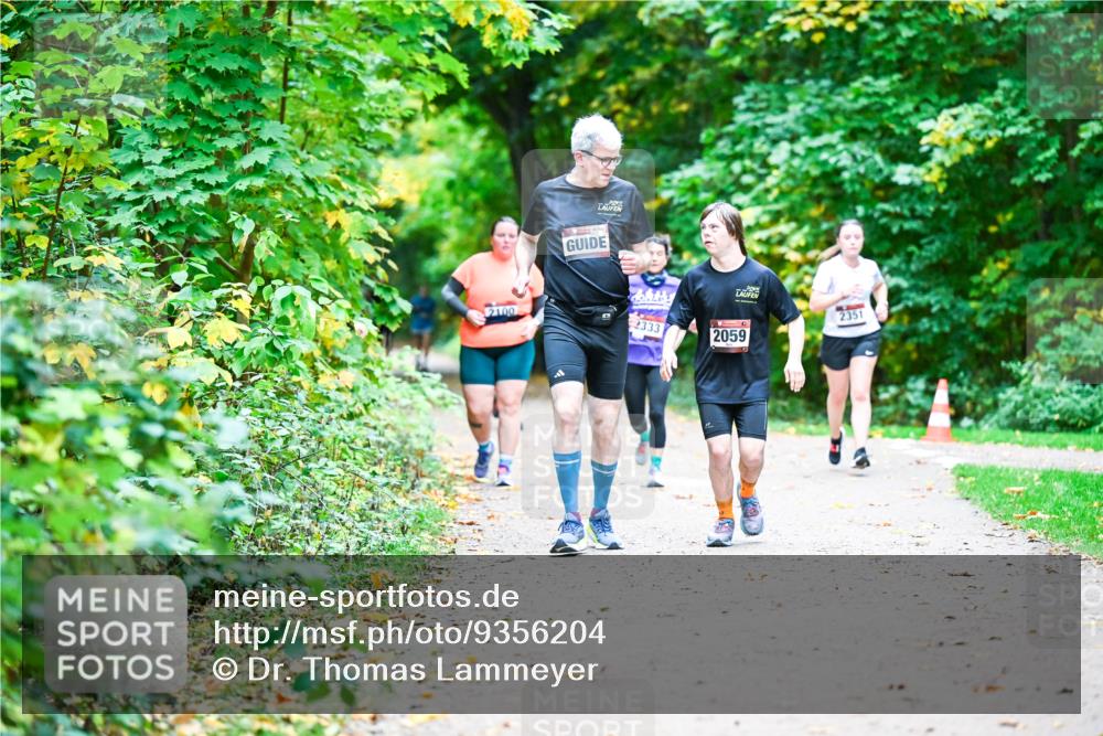 12.10.2025 - Bramfelder Halbmarathon 2025 Dr. Thomas Lammeyer http://msf.ph/oto/9356204 12.10.2025 10:56:18 Laufen 154, 2100, 2333, 2059, 2351 meine-sportfotos.de