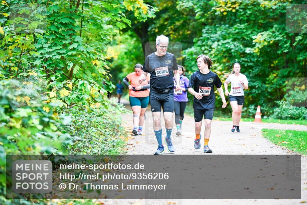 12.10.2025 - Bramfelder Halbmarathon 2025 Dr. Thomas Lammeyer http://msf.ph/oto/9356206 12.10.2025 10:56:18 Laufen 233, 2059, 2351 meine-sportfotos.de
