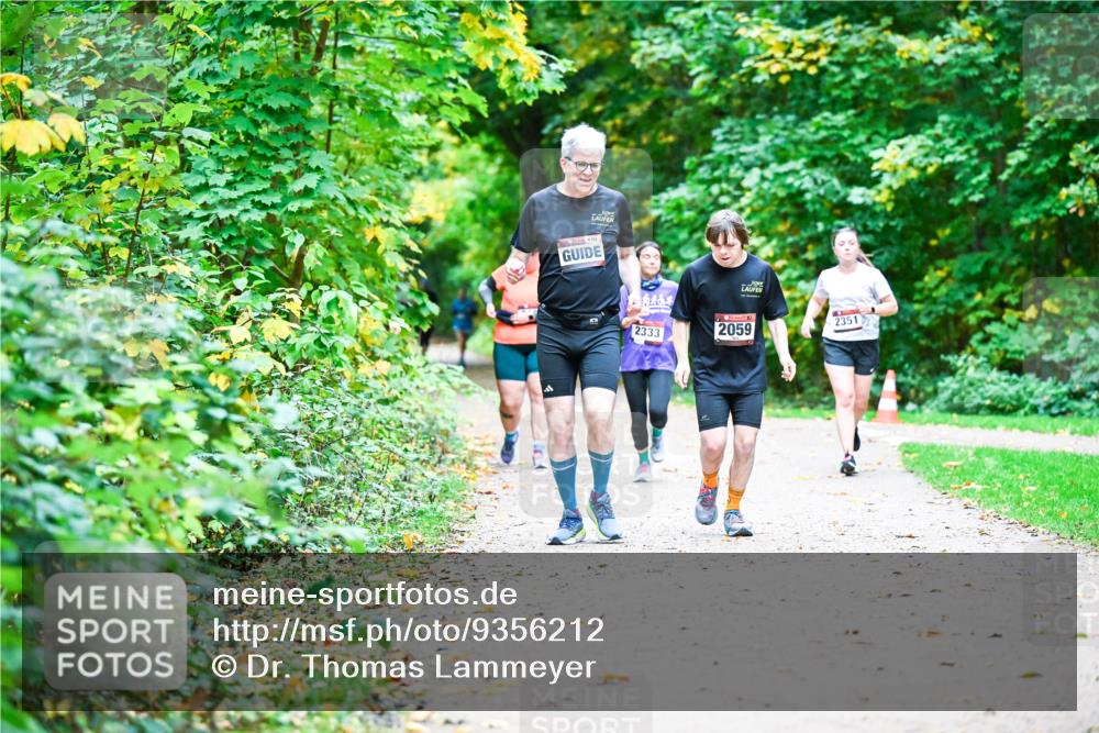 12.10.2025 - Bramfelder Halbmarathon 2025 Dr. Thomas Lammeyer http://msf.ph/oto/9356212 12.10.2025 10:56:19 Laufen 154, 2333, 2059, 2351 meine-sportfotos.de