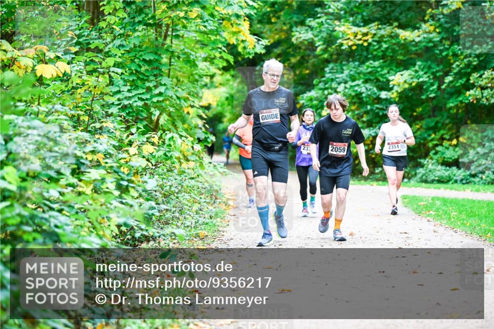 12.10.2025 - Bramfelder Halbmarathon 2025 Dr. Thomas Lammeyer http://msf.ph/oto/9356217 12.10.2025 10:56:20 Laufen 233, 2059, 2351 meine-sportfotos.de