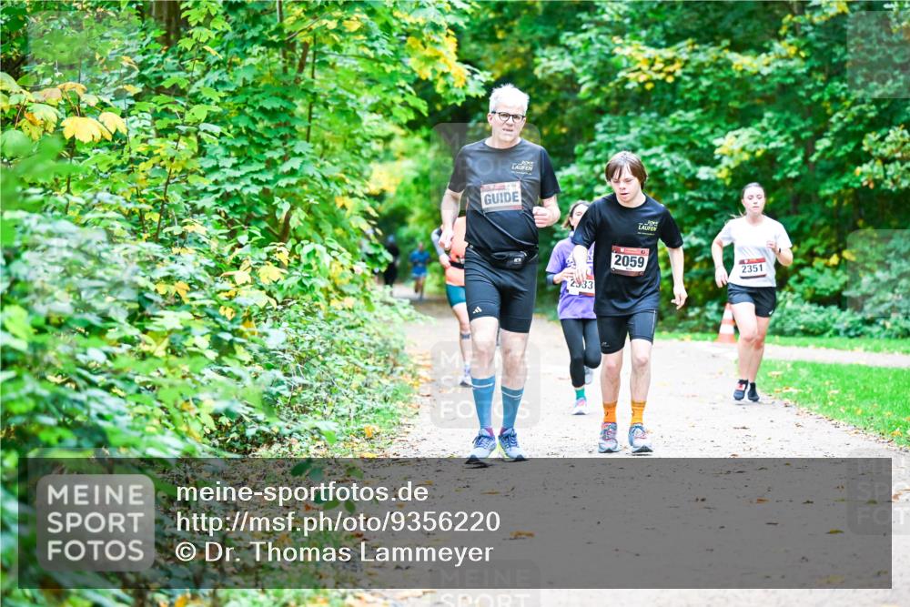 12.10.2025 - Bramfelder Halbmarathon 2025 Dr. Thomas Lammeyer http://msf.ph/oto/9356220 12.10.2025 10:56:20 Laufen 2933, 2059, 2351 meine-sportfotos.de