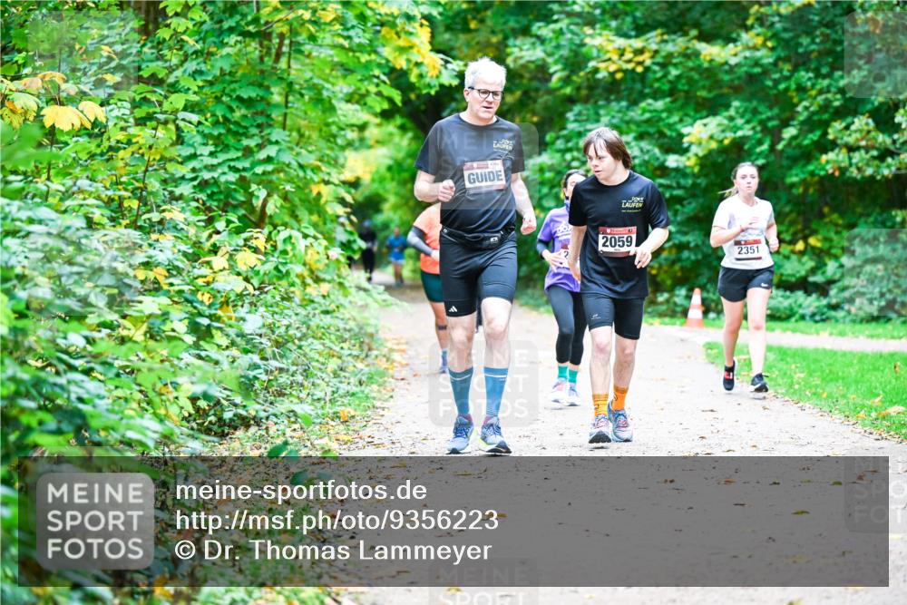 12.10.2025 - Bramfelder Halbmarathon 2025 Dr. Thomas Lammeyer http://msf.ph/oto/9356223 12.10.2025 10:56:21 Laufen 154, 2059, 2351 meine-sportfotos.de