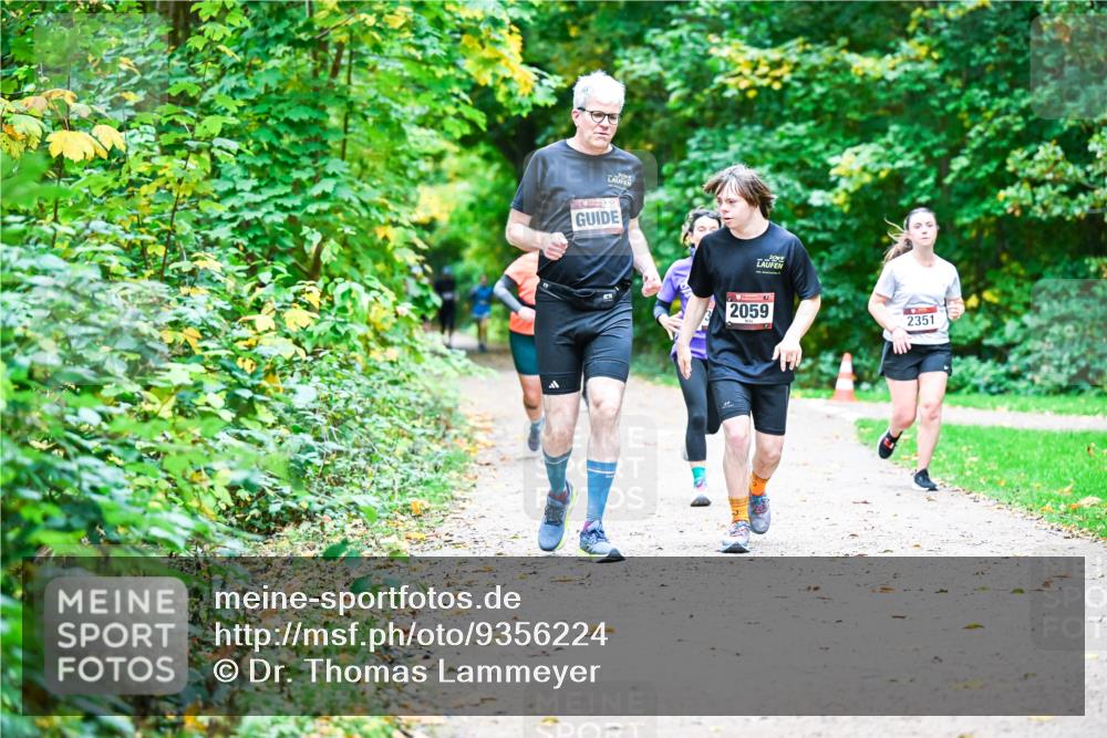 12.10.2025 - Bramfelder Halbmarathon 2025 Dr. Thomas Lammeyer http://msf.ph/oto/9356224 12.10.2025 10:56:21 Laufen 154, 2059, 2351 meine-sportfotos.de