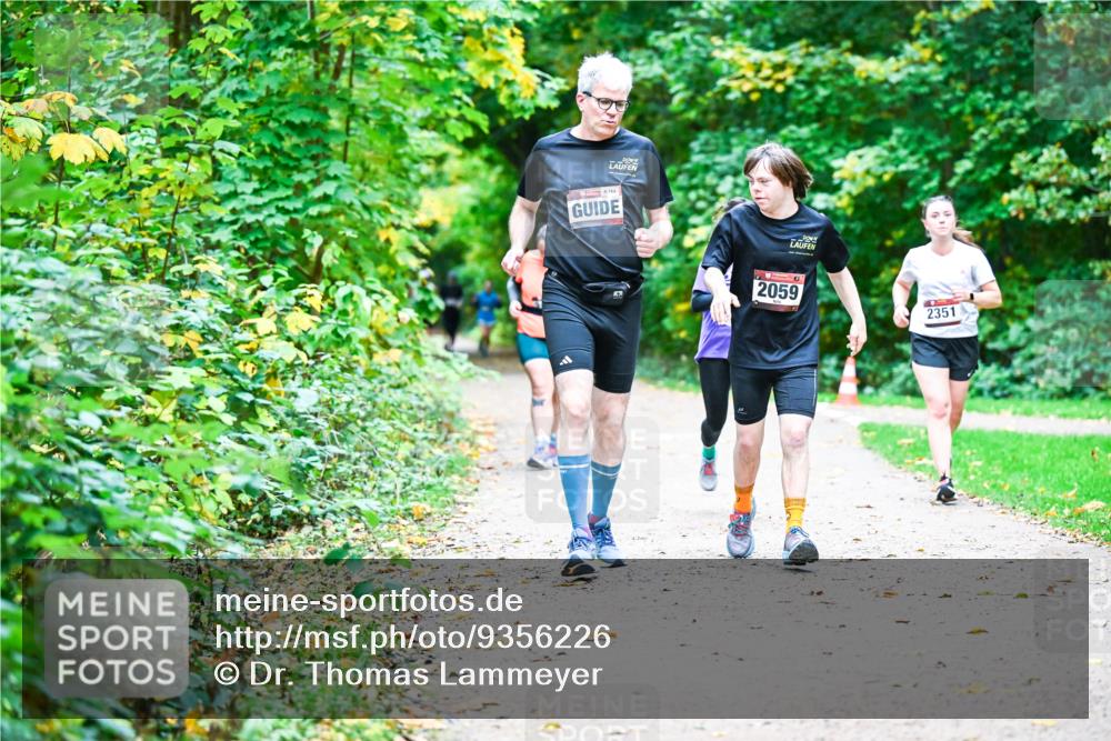 12.10.2025 - Bramfelder Halbmarathon 2025 Dr. Thomas Lammeyer http://msf.ph/oto/9356226 12.10.2025 10:56:21 Laufen 154, 2059, 2351 meine-sportfotos.de