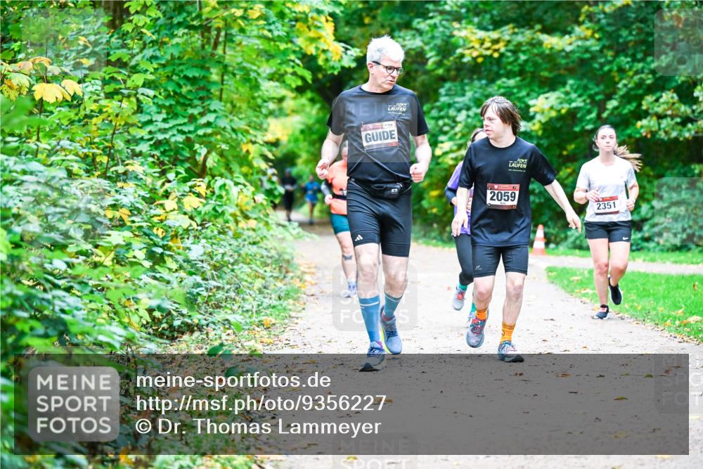 12.10.2025 - Bramfelder Halbmarathon 2025 Dr. Thomas Lammeyer http://msf.ph/oto/9356227 12.10.2025 10:56:21 Laufen 154, 2059, 2351 meine-sportfotos.de