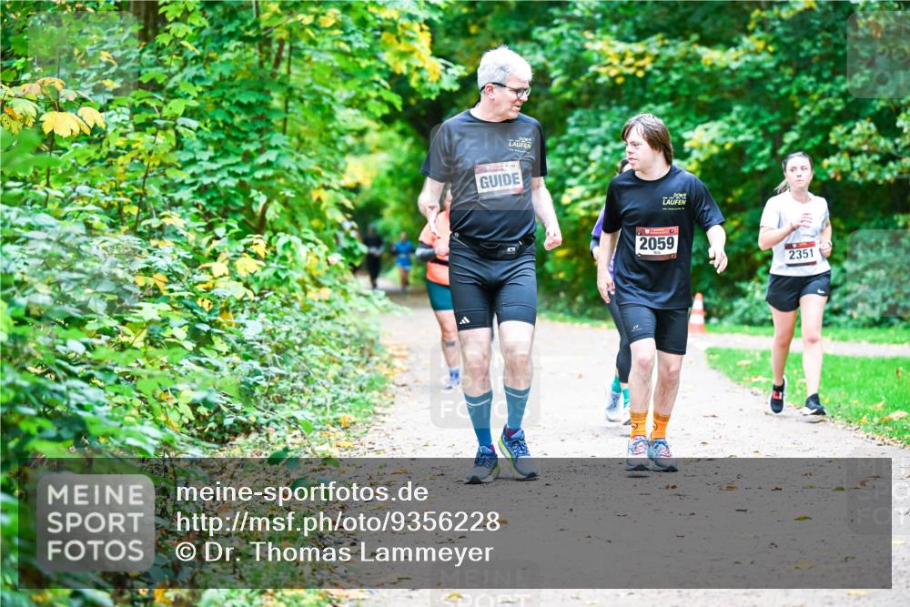 12.10.2025 - Bramfelder Halbmarathon 2025 Dr. Thomas Lammeyer http://msf.ph/oto/9356228 12.10.2025 10:56:21 Laufen 154, 2059, 2351 meine-sportfotos.de