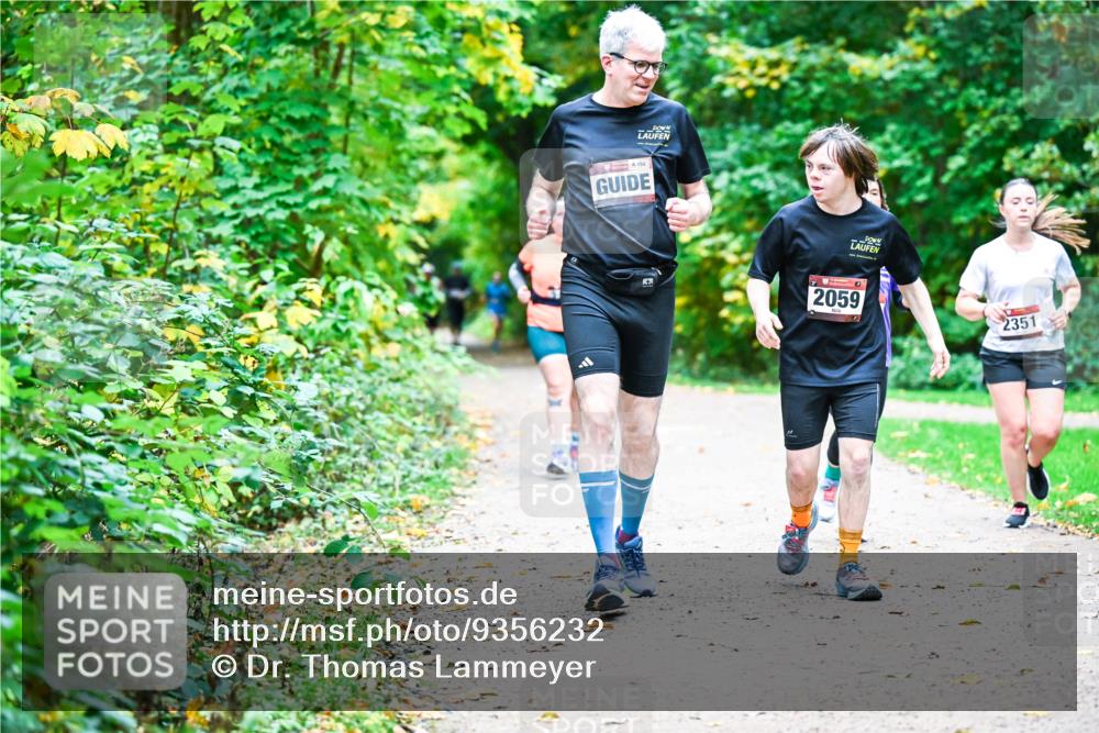 12.10.2025 - Bramfelder Halbmarathon 2025 Dr. Thomas Lammeyer http://msf.ph/oto/9356232 12.10.2025 10:56:22 Laufen 154, 2059, 2351 meine-sportfotos.de