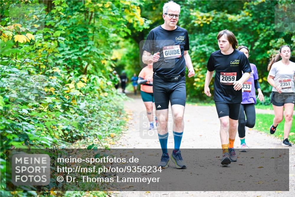 12.10.2025 - Bramfelder Halbmarathon 2025 Dr. Thomas Lammeyer http://msf.ph/oto/9356234 12.10.2025 10:56:22 Laufen 154, 2059, 333, 2351 meine-sportfotos.de