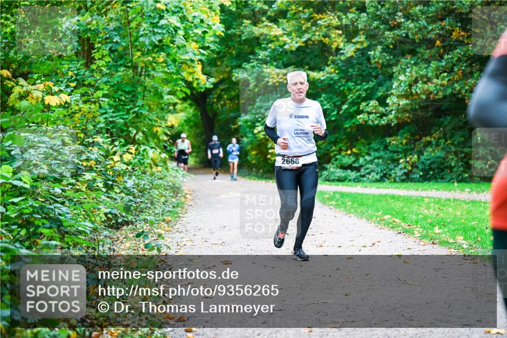 12.10.2025 - Bramfelder Halbmarathon 2025 Dr. Thomas Lammeyer http://msf.ph/oto/9356265 12.10.2025 10:56:29 Laufen 2668 meine-sportfotos.de
