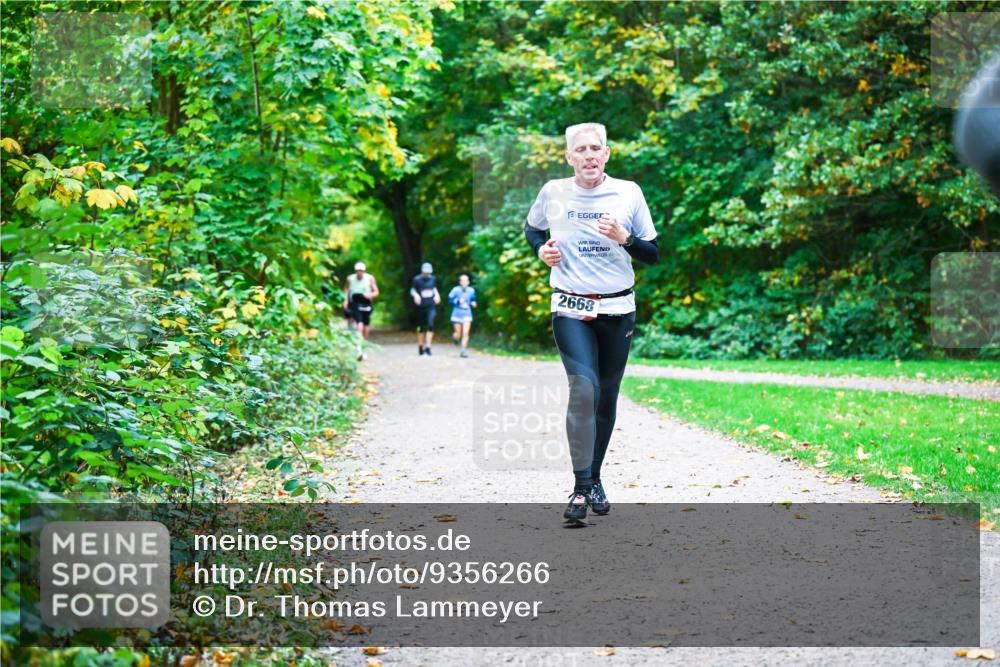 12.10.2025 - Bramfelder Halbmarathon 2025 Dr. Thomas Lammeyer http://msf.ph/oto/9356266 12.10.2025 10:56:29 Laufen 2668 meine-sportfotos.de