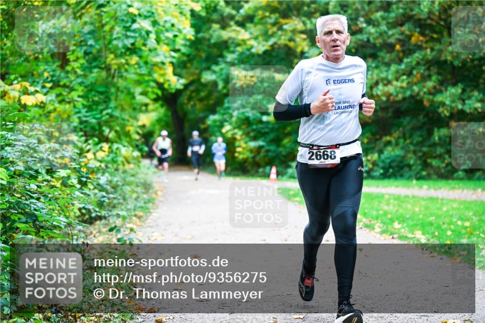 12.10.2025 - Bramfelder Halbmarathon 2025 Dr. Thomas Lammeyer http://msf.ph/oto/9356275 12.10.2025 10:56:30 Laufen 2668 meine-sportfotos.de