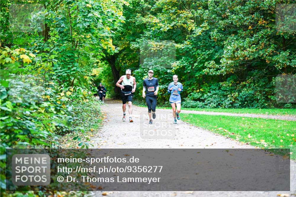 12.10.2025 - Bramfelder Halbmarathon 2025 Dr. Thomas Lammeyer http://msf.ph/oto/9356277 12.10.2025 10:56:35 Laufen 2323 meine-sportfotos.de