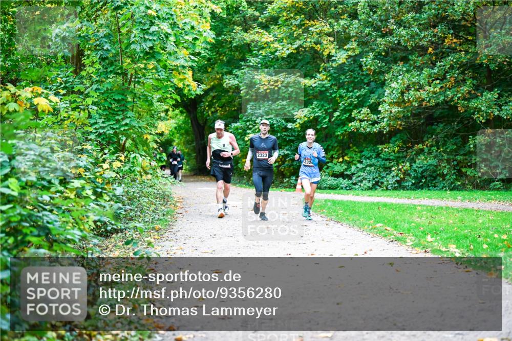 12.10.2025 - Bramfelder Halbmarathon 2025 Dr. Thomas Lammeyer http://msf.ph/oto/9356280 12.10.2025 10:56:36 Laufen 2323, 232 meine-sportfotos.de