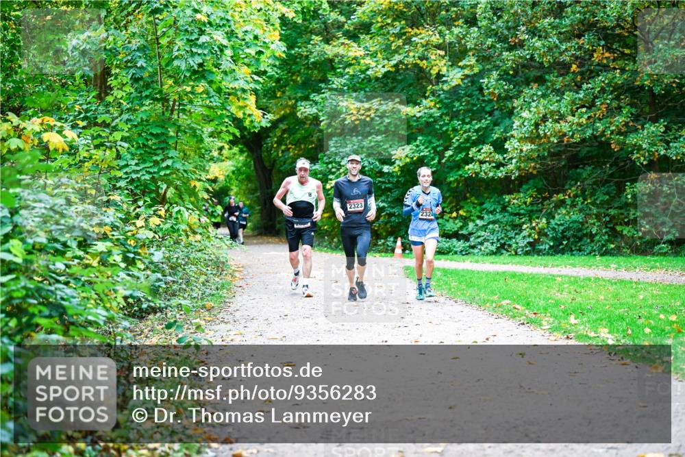 12.10.2025 - Bramfelder Halbmarathon 2025 Dr. Thomas Lammeyer http://msf.ph/oto/9356283 12.10.2025 10:56:36 Laufen 2323, 2324 meine-sportfotos.de