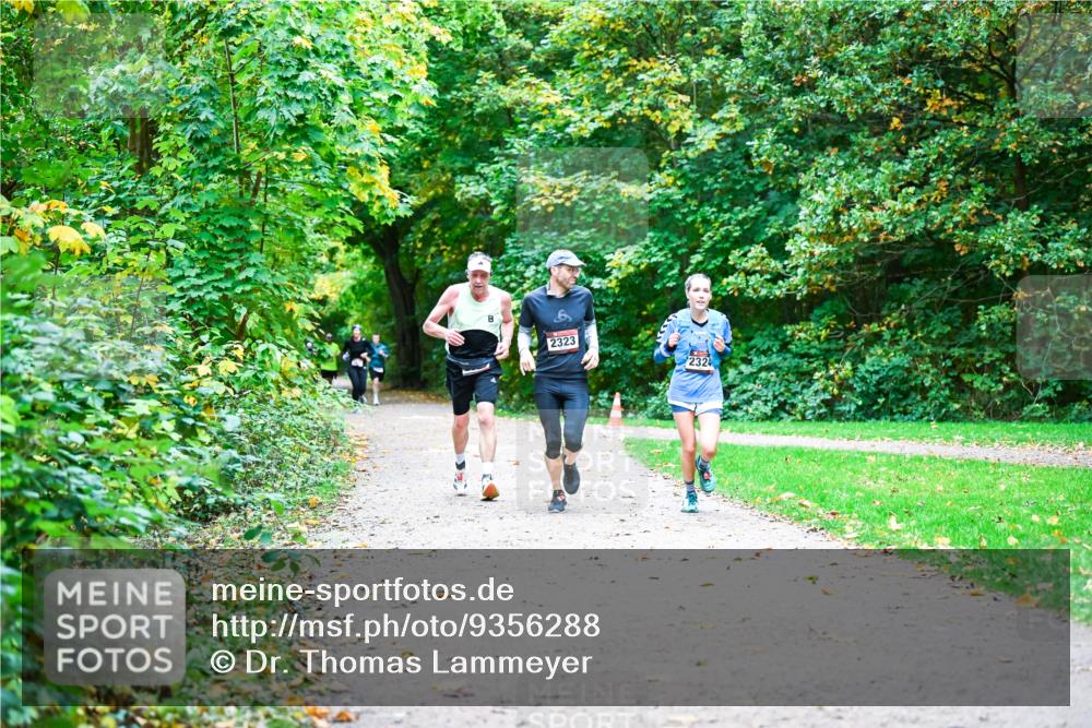12.10.2025 - Bramfelder Halbmarathon 2025 Dr. Thomas Lammeyer http://msf.ph/oto/9356288 12.10.2025 10:56:37 Laufen 2323, 2324 meine-sportfotos.de